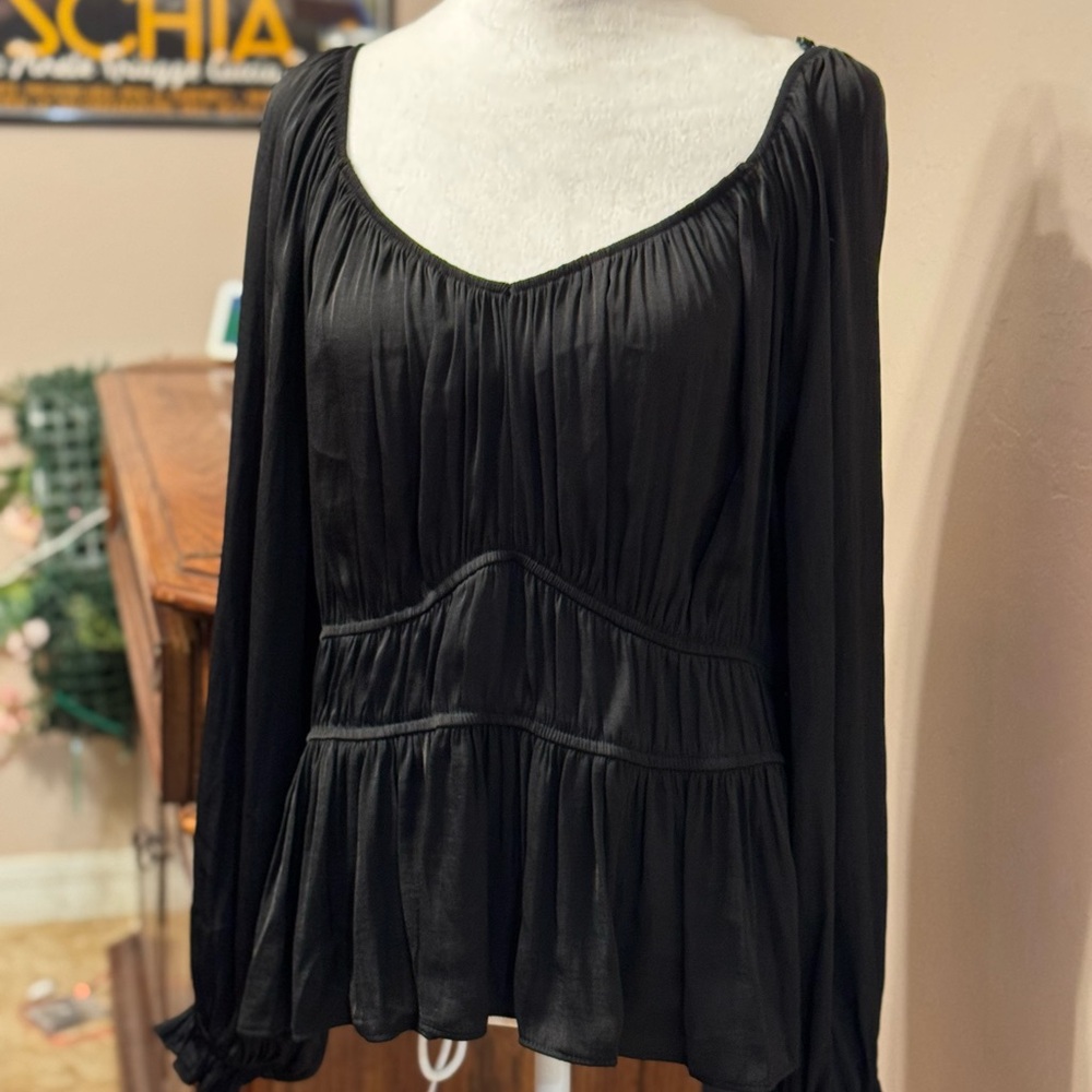 Adorable black long sleeve Nine West blouse.